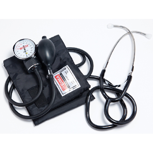 AR DIVĀM CAURULĒM UN FONENDOSKOPU YTON