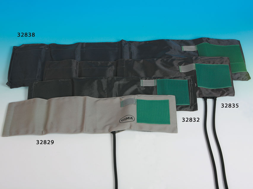 Bērnu maska un AMBU maiss ar 2 caurulēm.83 x 21 cm