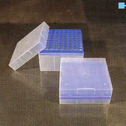 Kriogēno mēģeņu 3-4-5ml uzglabāšanas kārba. Izmērs- 133x133x98mm